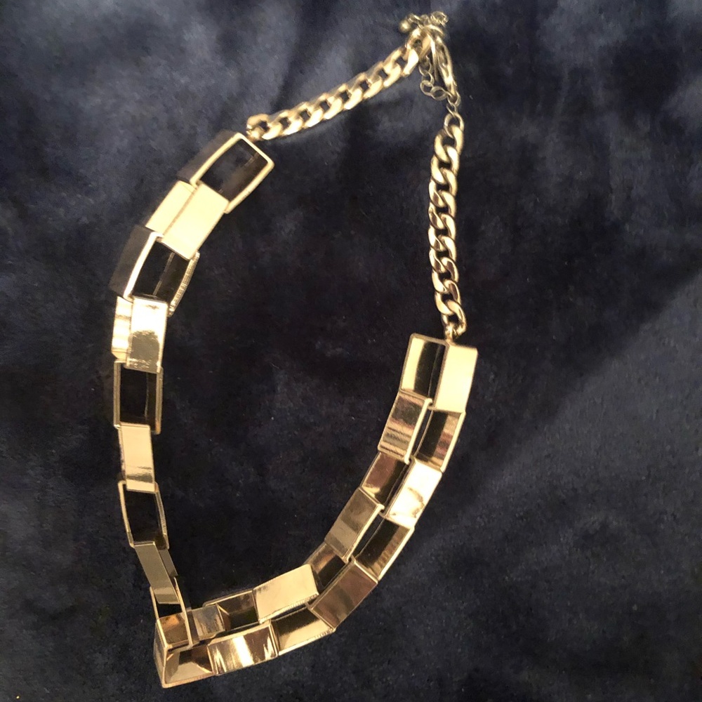 Very pretty statement choker necklace